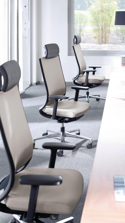 Ergonomischer Bürostuhl Duera in modernem Büro Ergonomischer Bürostuhl Duera in modernem Büro