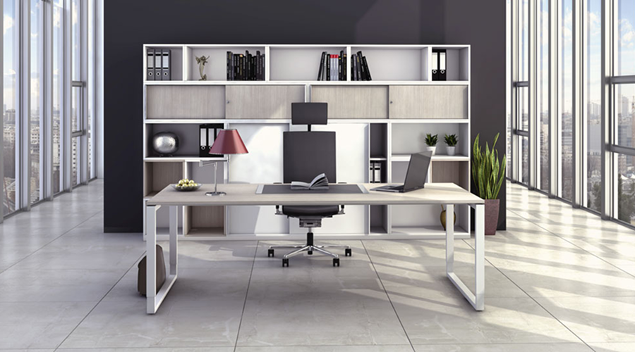 Design-orientiertes Einzelbüro mit Regallösung – Beispiel aus unserer Büroeinrichtung und Büroplanung